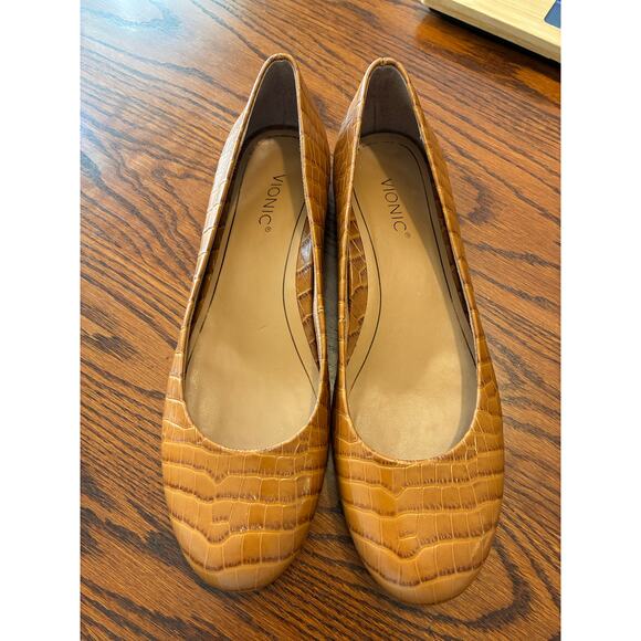 Vionic Hannah Flats Brown Cognac Crocodile Ballet Flats Slip On Comfort Size 8 - Picture 1 of 6